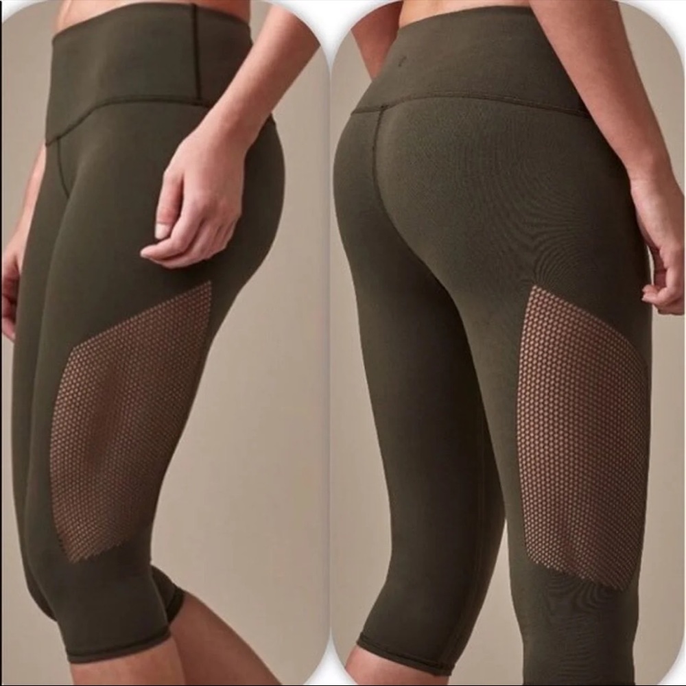 Lululemon reveal crop leggings like new